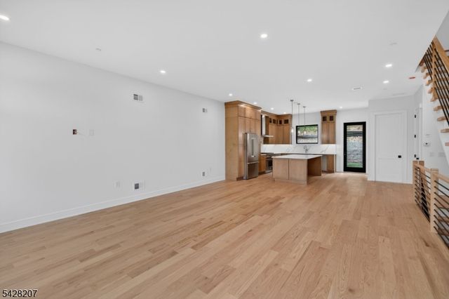 522 Valley Rd 2, Clifton City, NJ 07013