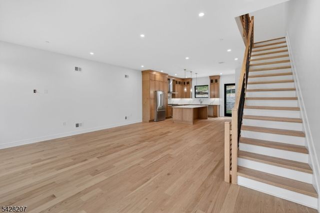 522 Valley Rd 2, Clifton City, NJ 07013