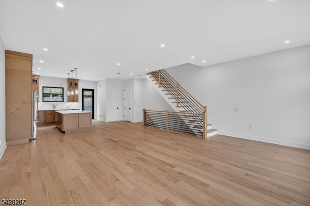 522 Valley Rd 2, Clifton City, NJ 07013