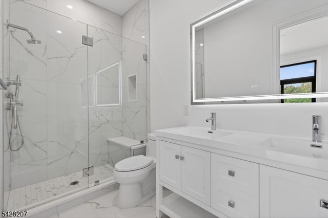 522 Valley Rd 2, Clifton City, NJ 07013