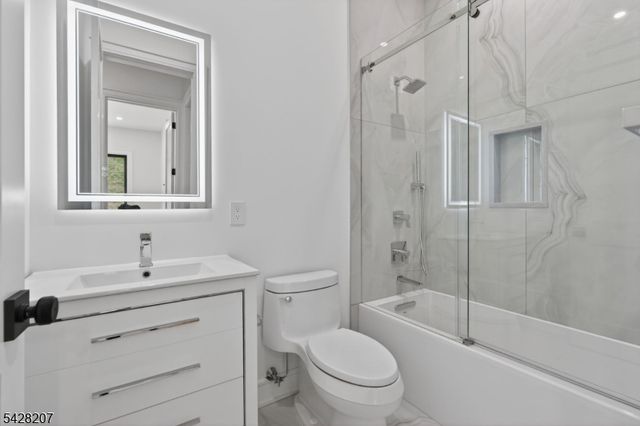 522 Valley Rd 2, Clifton City, NJ 07013