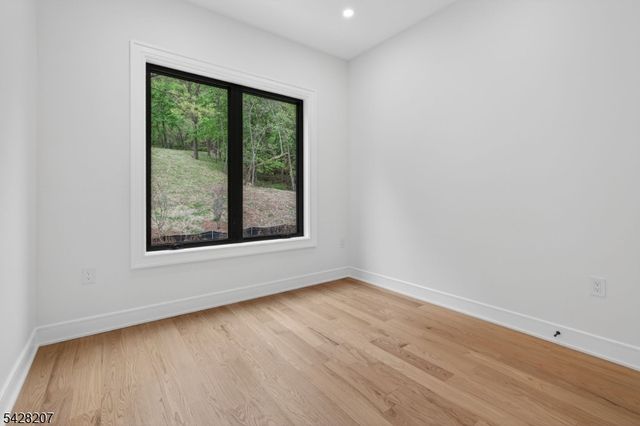 522 Valley Rd 2, Clifton City, NJ 07013