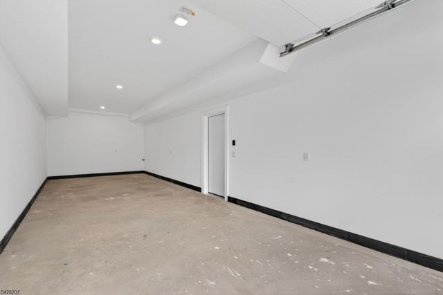 522 Valley Rd 2, Clifton City, NJ 07013