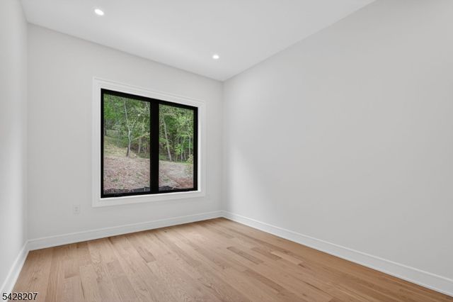 522 Valley Rd 2, Clifton City, NJ 07013