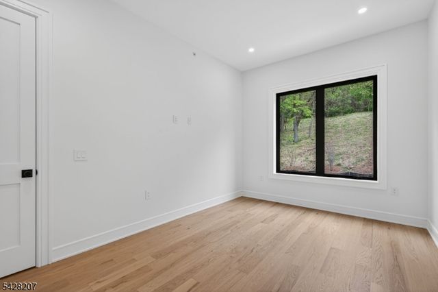 522 Valley Rd 2, Clifton City, NJ 07013