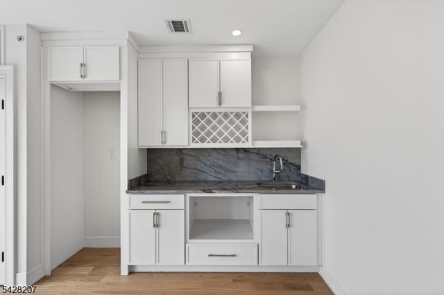 522 Valley Rd 2, Clifton City, NJ 07013