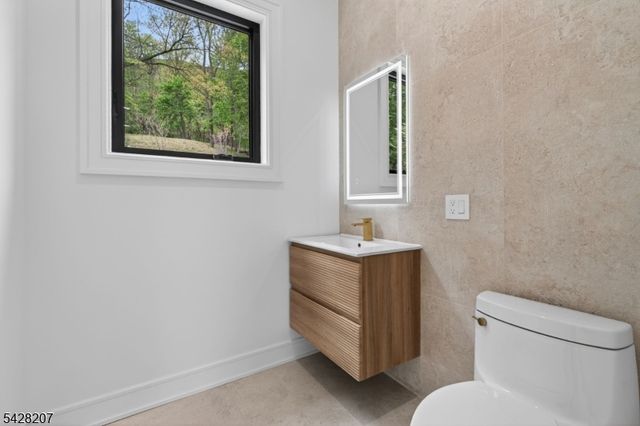522 Valley Rd 2, Clifton City, NJ 07013