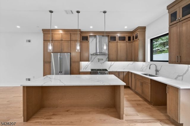522 Valley Rd 2, Clifton City, NJ 07013