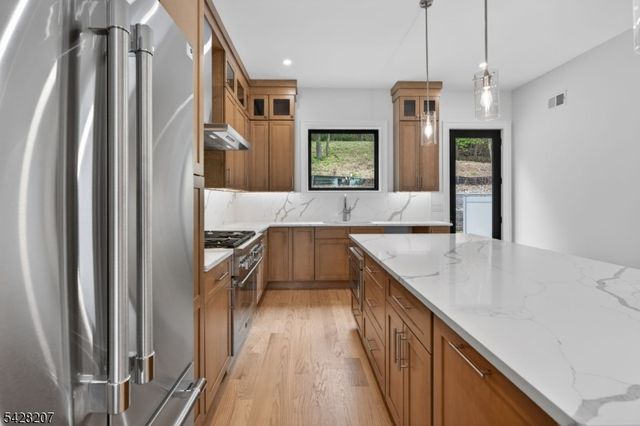 522 Valley Rd 2, Clifton City, NJ 07013