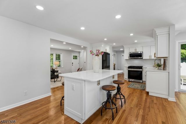 59 Sunnyside Rd, West Orange Twp., NJ 07052