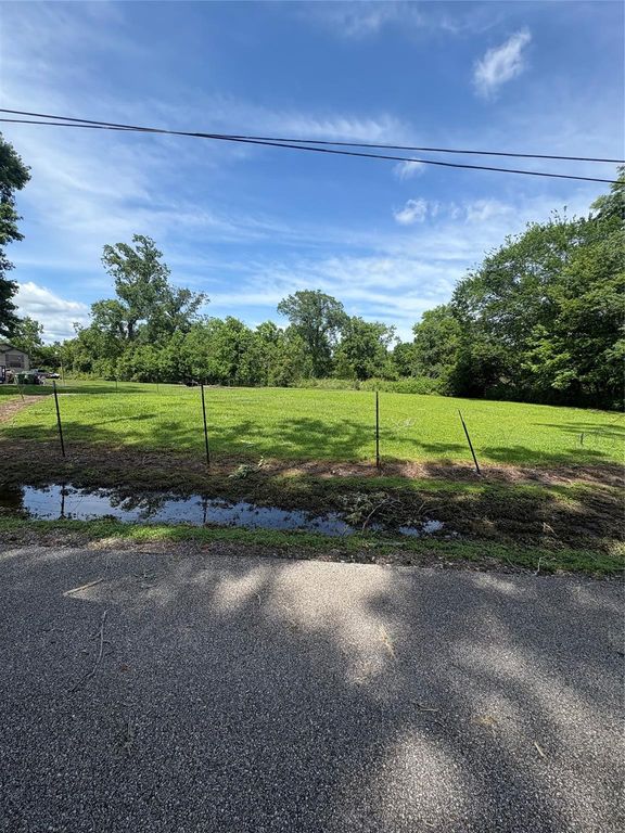 1907 Bell Street, Dayton, TX 77535