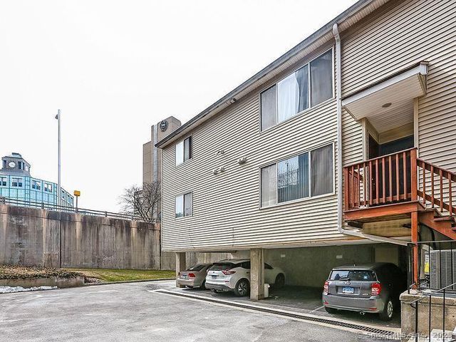 33 Pleasant Street 13, Stamford, CT 06901