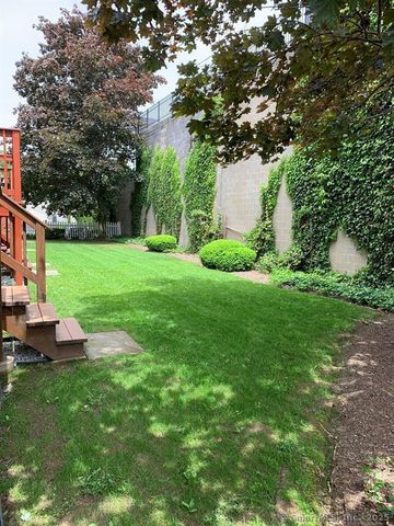 33 Pleasant Street 13, Stamford, CT 06901