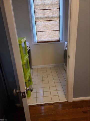 51 Armstrong ST, Portsmouth, VA 23704