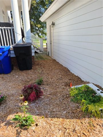 51 Armstrong ST, Portsmouth, VA 23704