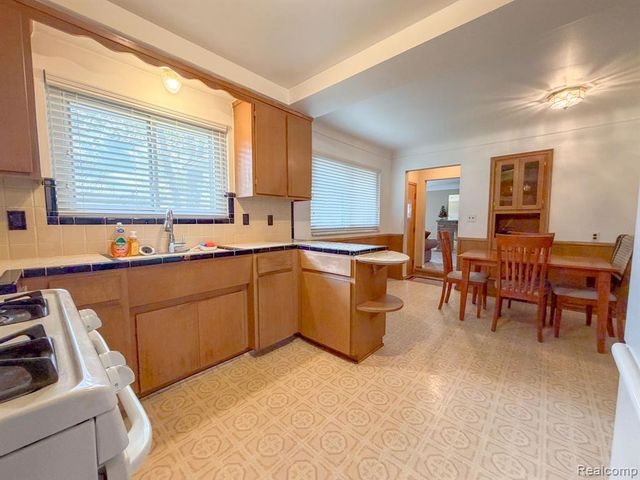 27323 Jean Road, Warren, MI 48093