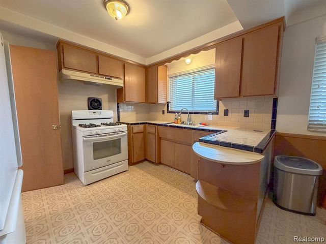 27323 Jean Road, Warren, MI 48093