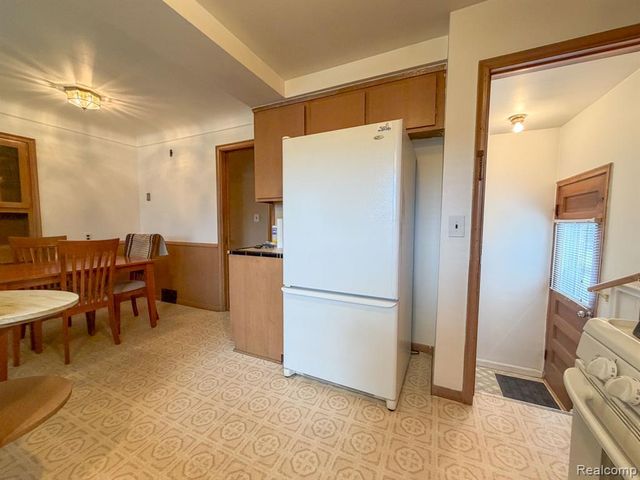 27323 Jean Road, Warren, MI 48093