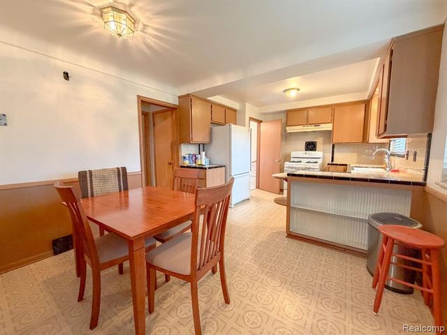 27323 Jean Road, Warren, MI 48093