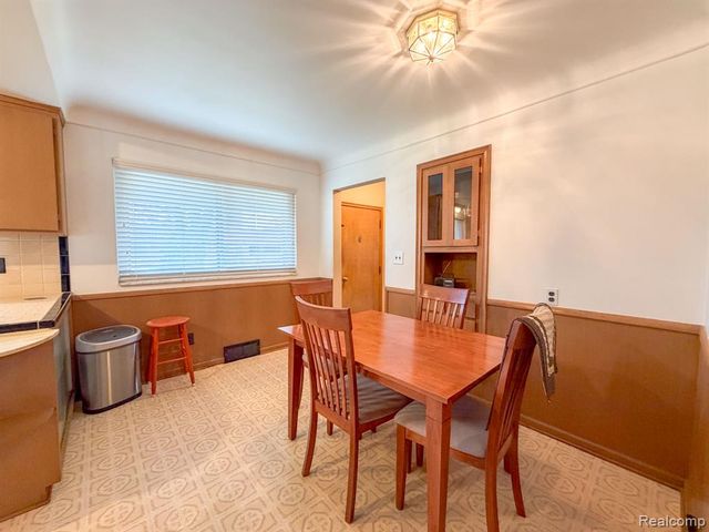 27323 Jean Road, Warren, MI 48093