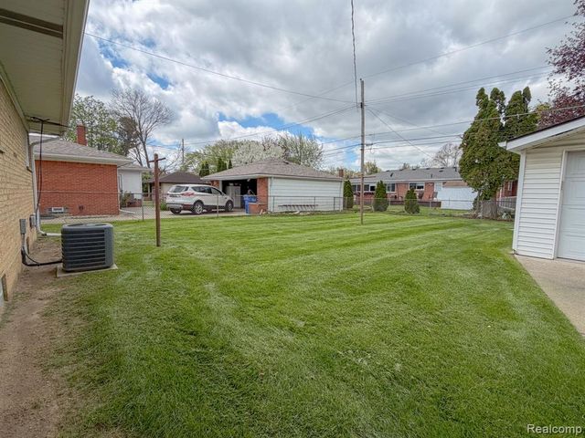 27323 Jean Road, Warren, MI 48093