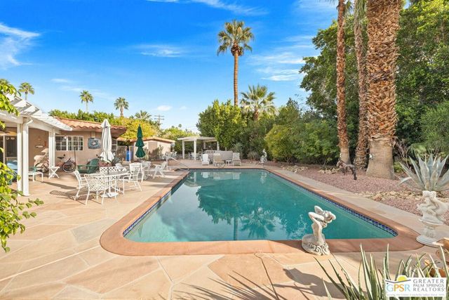 344 N Sunset Way, Palm Springs, CA 92262