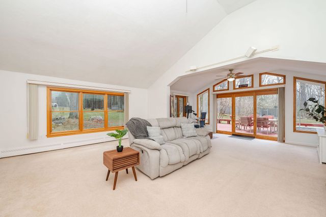 43 Moharimet Drive, Madbury, NH 03823