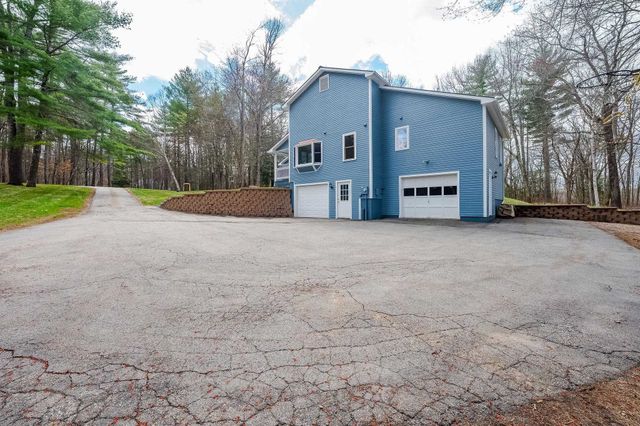 43 Moharimet Drive, Madbury, NH 03823