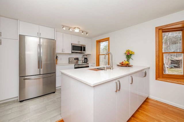 43 Moharimet Drive, Madbury, NH 03823