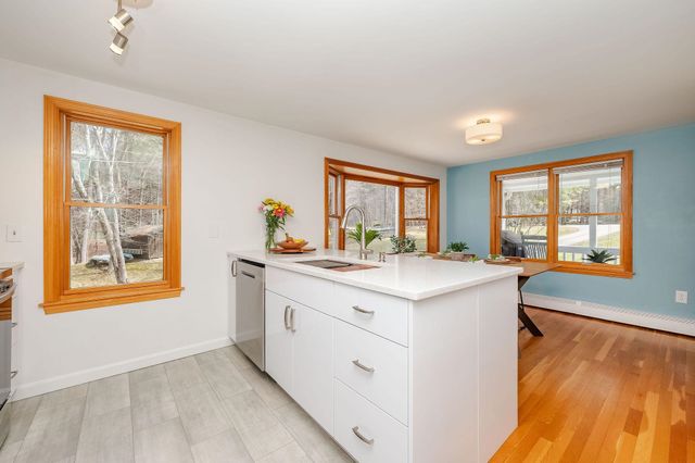 43 Moharimet Drive, Madbury, NH 03823
