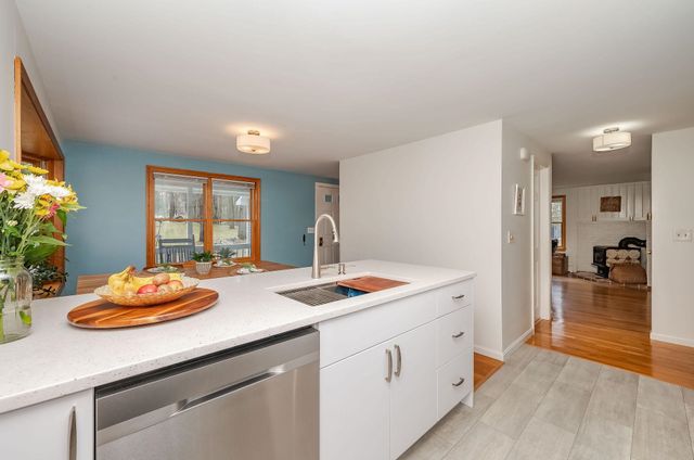 43 Moharimet Drive, Madbury, NH 03823