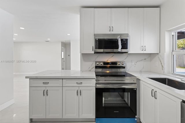 6740 Arthur St, Hollywood, FL 33024