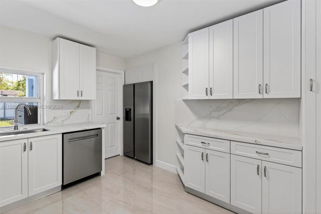 6740 Arthur St, Hollywood, FL 33024