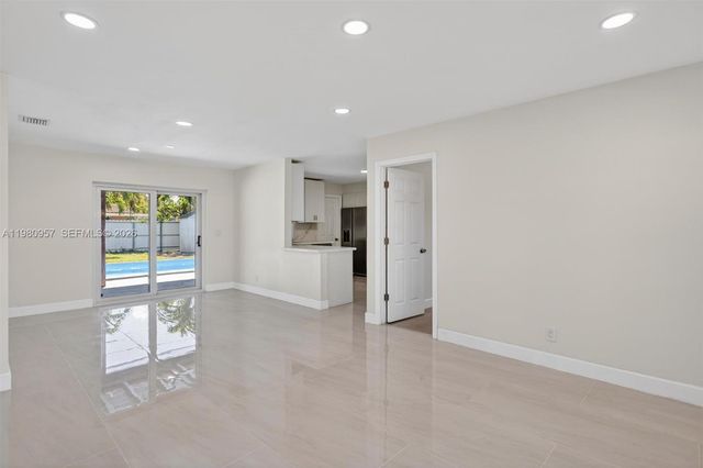 6740 Arthur St, Hollywood, FL 33024