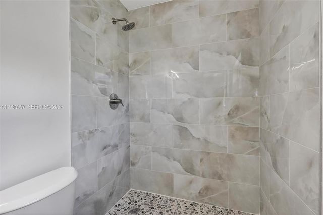 6740 Arthur St, Hollywood, FL 33024