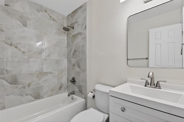 6740 Arthur St, Hollywood, FL 33024