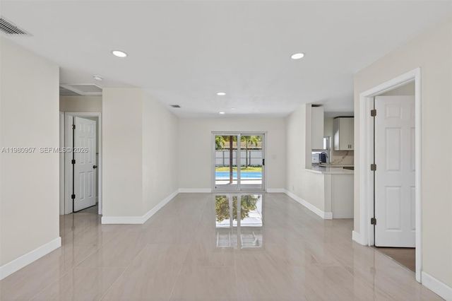 6740 Arthur St, Hollywood, FL 33024