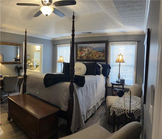 958 Village View Circle, Loganville, GA 30052