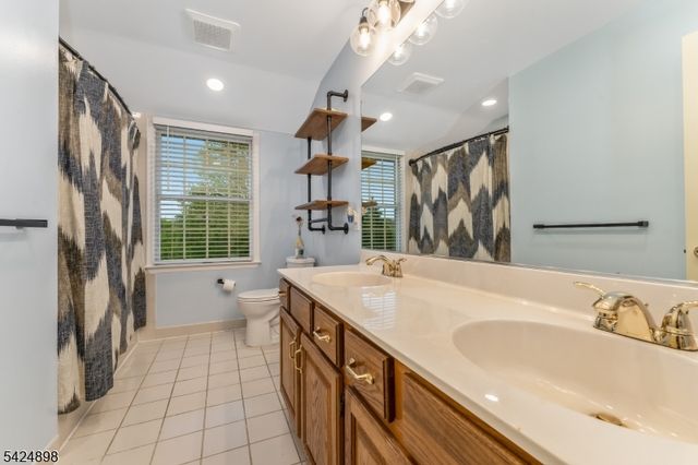 1 Delaware Rd, Readington Twp., NJ 08889