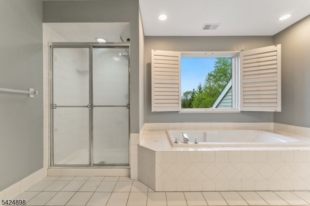 1 Delaware Rd, Readington Twp., NJ 08889