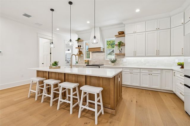 1709 E HENRY AVENUE, Tampa, FL 33610