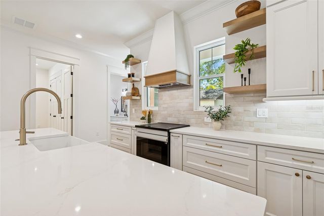 1709 E HENRY AVENUE, Tampa, FL 33610