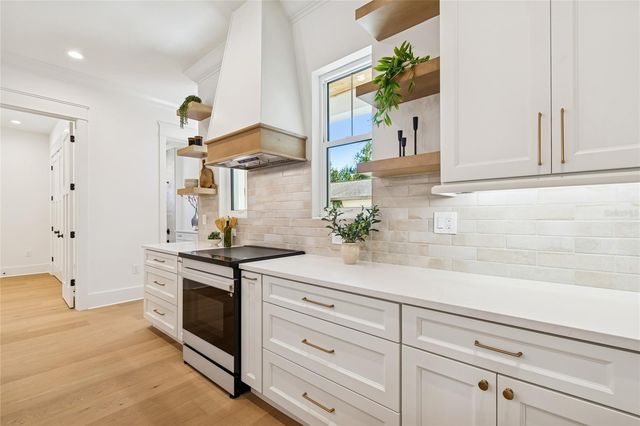 1709 E HENRY AVENUE, Tampa, FL 33610