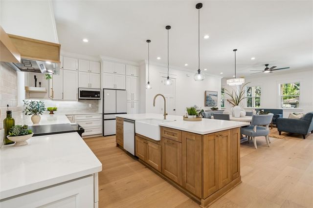 1709 E HENRY AVENUE, Tampa, FL 33610