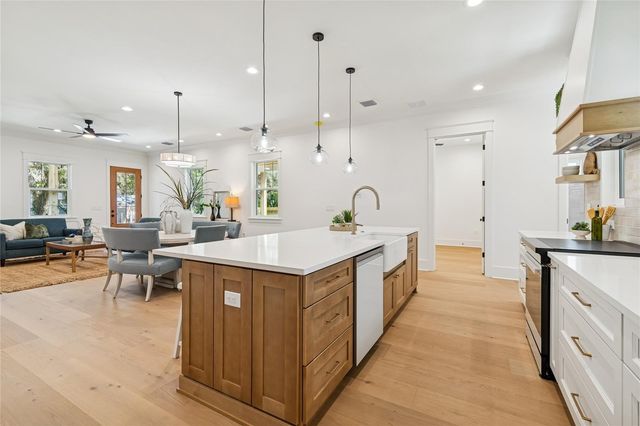 1709 E HENRY AVENUE, Tampa, FL 33610