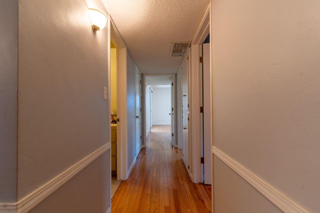 2631 W Royal Oaks Drive W, Visalia, CA 93277