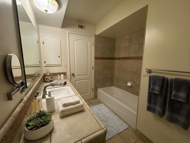 2631 W Royal Oaks Drive W, Visalia, CA 93277