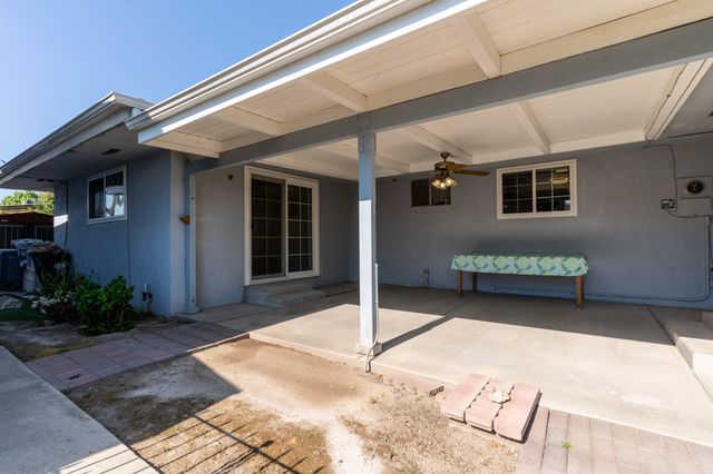 2631 W Royal Oaks Drive W, Visalia, CA 93277