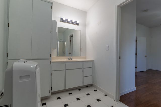 2631 W Royal Oaks Drive W, Visalia, CA 93277