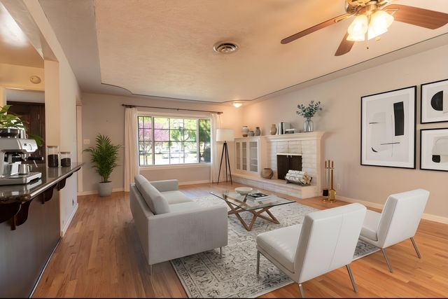 2631 W Royal Oaks Drive W, Visalia, CA 93277